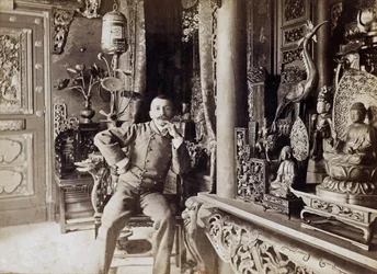Pierre Loti (1850-1923) escritor francês, aqui em casa em Rochefort, foto de Paul Cardon aka Dornac, c. 1892
