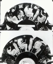 Duas vistas de uma taça de figuras vermelhas no sótão representando uma cena escolar (cerâmica)