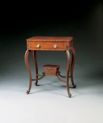 Uma mesa de trabalho entalhada clássica, 1810-20