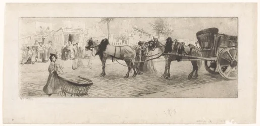 Vista de uma avenida com cavalos esticados em frente de uma carroça e uma mulher com um carrinho de bebé