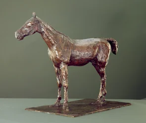 Cavalo parado (bronze)