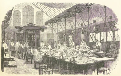 Silversmiths a trabalhar na Christophle Flatware Factory em Paris, pub. 1875 (gravura)