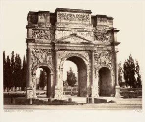 Orange, arco antigo