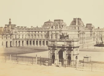 [O Arco do Triunfo do Carrossel e a Cour Napoléon, vistos das Tulherias, Louvre, Paris]