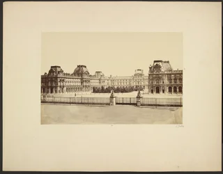 [O Louvre]