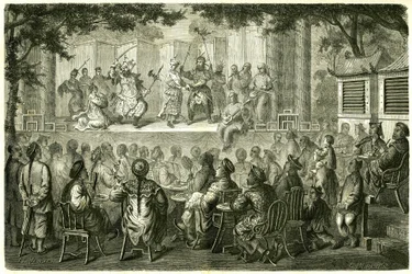 Vista de uma representação da Ópera de Pekin (Pequim), China, após a história de viagem de Madame de Bourboulon. Gravura após um desenho de Vaumort, em "Le Tour du Monde, Nouveau journal des Voyages", editado por Edouard Charton, Paris