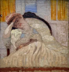 Misia sentada numa poltrona