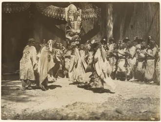 [Naida dança a Dança da vida e da morte]