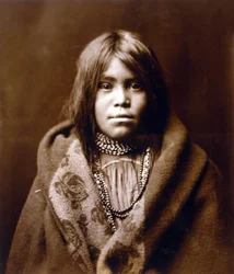 Uma Apache, c. 1903, foto Edward S. Curtis