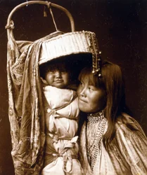 Apache girl e Papoose