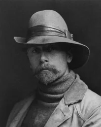 Edward S. Curtis (1868-1952) fotógrafo americano que trabalhou sob o patrocínio de JohnPierpontMorgan, interessou-se pelos índios e publicou uma espécie de enciclopédia sobre eles ("The North American Indian")