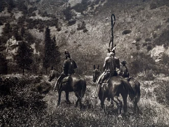 Índios da América da tribo Apsaroke no Black Canyon, Estados Unidos