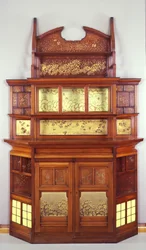 Harmonia em Amarelo e Ouro: O Gabinete de Borboleta, 1877-78 (óleo em mogno com telha amarela, molduras de latão e vidro)
