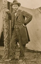 General U.S. Grant no seu quartel-general em Cold Harbor, Virgínia, em 1863 (foto)