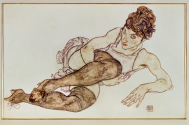 Mulher com meias castanhas …