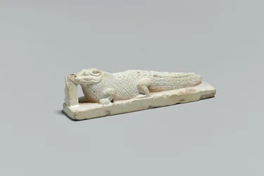 Figura de crocodilo, de Fayum, 332 aC-395 dC (faiança)
