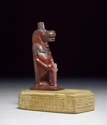 Deusa hipopótamo Taueret, segurando uma trança de papiro laminado que forma o sinal hieroglífico protetora, &39;sa&39;, provavelmente período tardio, c.664-332 aC (faiança)