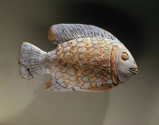 Peixe de cerâmica pintada, do Egipto