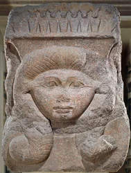 Capital com a cabeça de Hathor usurpada por Osorkon II (c.883-855 aC) de Bubastis, Middle Kingdom (granito)