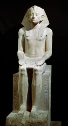 Antiquite egípcia: estátua de pedra calcária do Faraó Amenemhet (Amenemhat) III. 12ª dinastia. 1910 AC. De Hawara. Dim. 160 cm Cairo, Museu Egípcio.