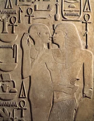 O rei Sesóstris I com o deus Ptah de Carnac, túmulo de Sesóstris I, Médio Império, XII dinastia