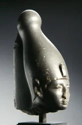 Retrato de Amenemhat III (1843-1798 a.C.) Reino Médio (greywacke)