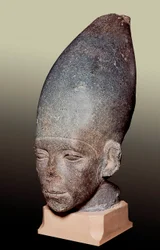 Retrato de Amenemhat I (Amen-em-ha I)