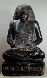 Amenhotep, filho de Hapu, sentado de pernas cruzadas, do Templo de Amon, Karnak, c.1391-53 aC (granito)