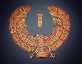 Colar em forma da deusa abutre Nekhbet, do túmulo de Tutancâmon (c. 1370-1352 a.C.), Novo Império, ouro incrustado com pedras semipreciosas