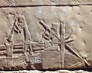 Egito, antiga Mênfis, Necrópole de Saqqara. Mastaba de Ipi. Relevo representando carpinteiros a reparar um barco. (Novo Reino, Dinastia XVIII)