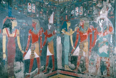 Egipto, Tebas, Luxor, Vale dos Reis, Túmulo de Horemheb, Pintura mural representando Horemheb entre a deusa Ísis e o deus Hórus, Novo Reino, Dinastia XVIII