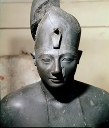 Antiquite egípcia: busto de basalto do Faraó Thutmosis (Tutmosis ou Thutmus) III (cerca de 1504-1450 a.C.) 18ª dinastia. De Karnak. Cairo, Museu Egípcio