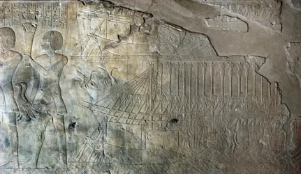 Antiquite egípcio: alívio do túmulo de Kha em Het (Khaemhat) inspector de sótãos e escriba na corte de Amenophis III (TT57) representando uma frota de navios. 18ª dinastia. 1530-1290 AC. Vallee des Nobles. Luxor, Cisjordânia, Egito.