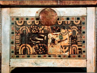 Antiquite egípcio: pequena caixa de madeira com incrustações de marfim representando as partes de caça do faraó Tutankhamun. 18ª dinastia. Do túmulo de Tutankhamun (All-Ankh-amun ou Tutankhamun) (1345-1327 a.C.) Vale dos Reis. Tebas Cairo, Museu Egípcio.
