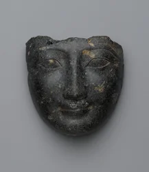 Face de uma capa de sarcófago, comprada em Luxor, New Kingdom (granito)