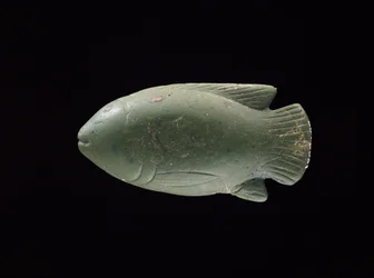 Prato em forma de peixe (copo)