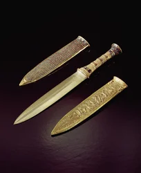 Adaga e bainha de ouro, do túmulo de Tutankhamon, c. 1370-1352 a.C., Novo Império
