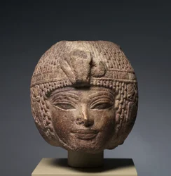 Chefe de Amenhotep III usando a peruca redonda, c.1391-1353 aC
