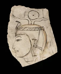Ostracon com o retrato do faraó Amenhotep I, patrono venerado dos artesãos de Deir el Medina ...