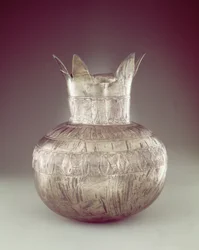 Jarra de romã, do Túmulo de Tutankhamun, Novo Reino (prata ou electrum)