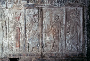 Relevo com Neith, Opet, Hor Hijen e Hirent, Templo Mortuário de Hatshepsut, Deir el-Bahari, Necrópole Tebana (Património Mundial da UNESCO