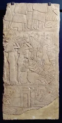 Cena de lamentação durante um enterro, de Sakkara, New Kingdom, c.1330 aC (calcário)