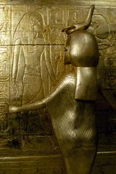 Estátua de Selkhet, Pormenor da capela coberta de ouro de Tutankhamen, do Túmulo de Tutankhamun, civilização egípcia, Novo Reino, Dinastia XVIII