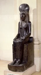 Estátua da deusa de cabeça de leão Sekhmet, do Templo de Mut, Karnak, Império Novo, c. 1391-1353 a.C.