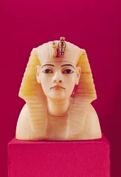 Stopper de uma das urnas canopic, da tumba de Tutankhamon (c.1370-1352 aC) New Kingdom (alabastro)