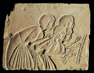 Tablet representando quatro escribas no trabalho, New Kingdom, c.1400 aC