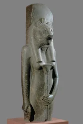A deusa Sekhmet segurando um cetro com a forma de um talo de papiro ...