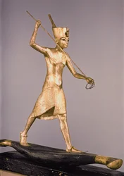 O Arpoeiro, do Túmulo de Tutankhamun (c.1370-1352 AC) Novo Reino (bronze e madeira dourada)