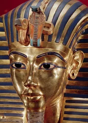 A máscara de ouro, do tesouro de Tutankhamon (c.1370-52 a.C.), c.1340 a.C.