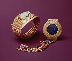 Duas pulseiras, do túmulo de Tutankhamon (c.1370-1352 aC) Novo Reino (ouro)